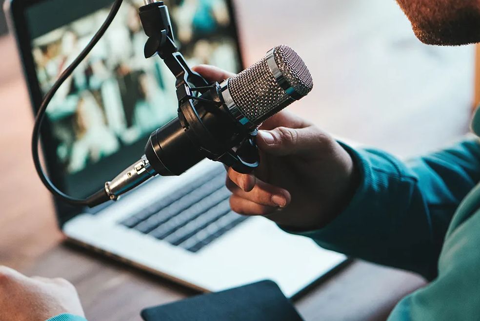 Qué es la inserción dinámica de anuncios en Podcast y por qué ha democratizado la monetización
