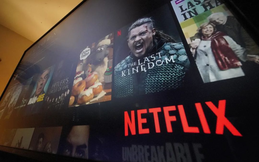 Netflix se ve obligada a reducir drásticamente sus tarifas publicitarias para atraer a anunciantes y la culpa es de Amazon